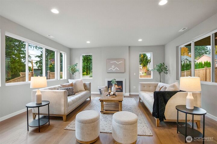 Property Photo:  1720 S Lake Stickney Drive  WA 98087 