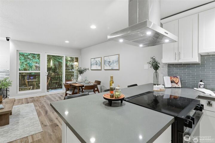 Property Photo:  1940 N Northgate Way  WA 98133 