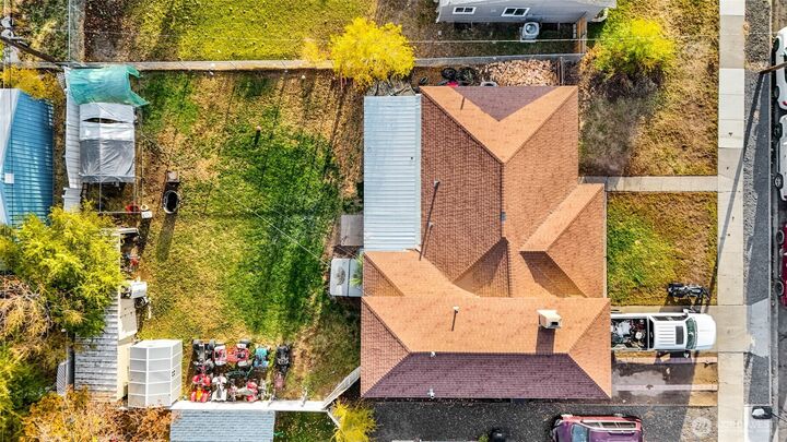 Property Photo:  915 S Ironwood Drive  WA 98837 