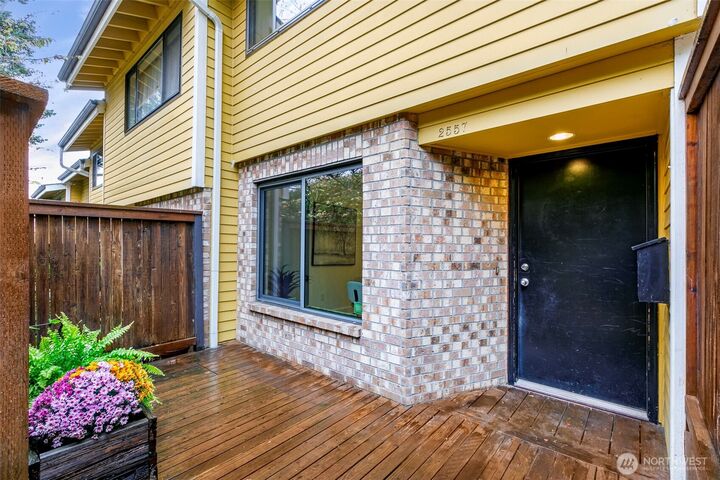 Property Photo: 2591 E Madison Street 2557 WA 98112