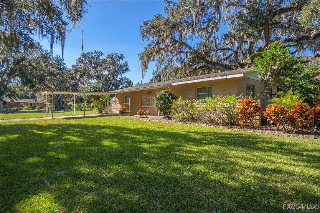 Property Photo:  9411 E Tsala Apopka Drive  FL 34436 