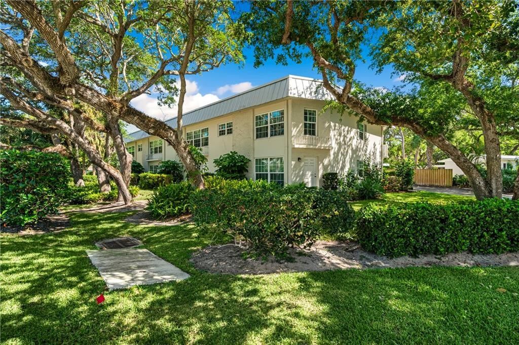 Property Photo: 900 Jasmine Lane 203A FL 32963