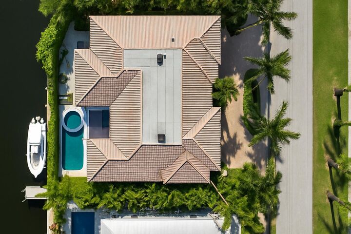 Property Photo:  712 NE 71st Street  FL 33487 