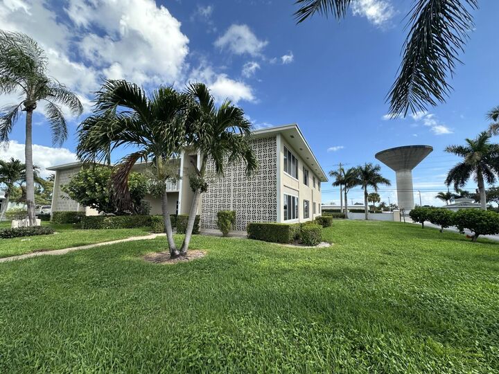 Property Photo: 95 North Boulevard 1D FL 33435