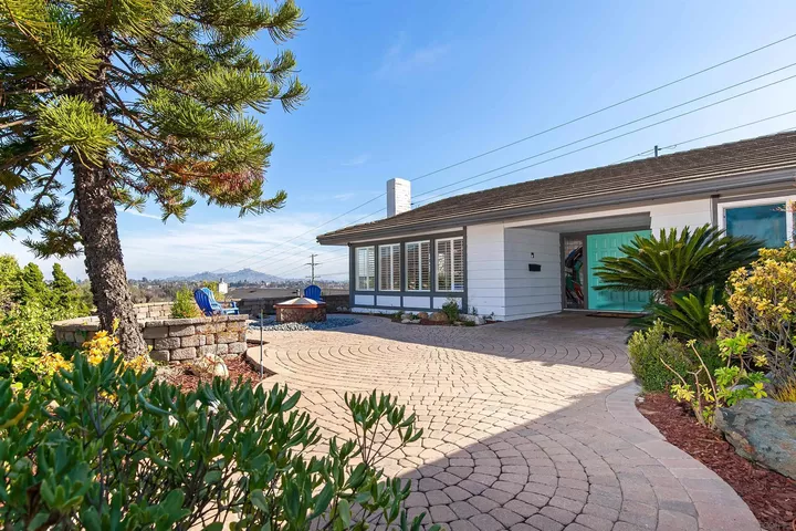 Property Photo: 6641 Murray Park Dr CA 92120