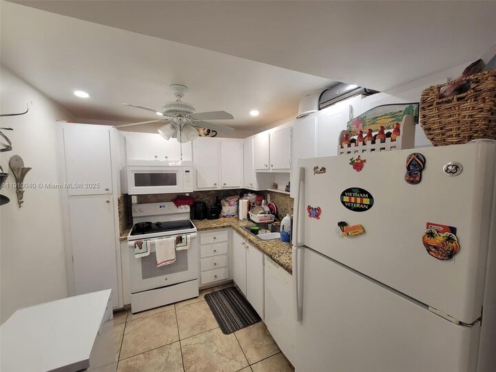 Property Photo:  1400 Saint Charles Pl 215  FL 33026 