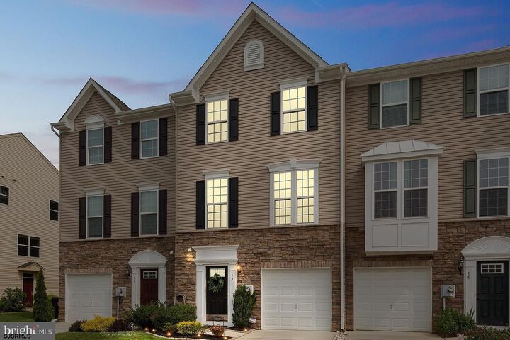 Property Photo:  13 Tailor Ln  NJ 08081 