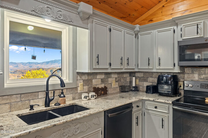 Property Photo:  714 Shell Mountain Rd  TN 37876 