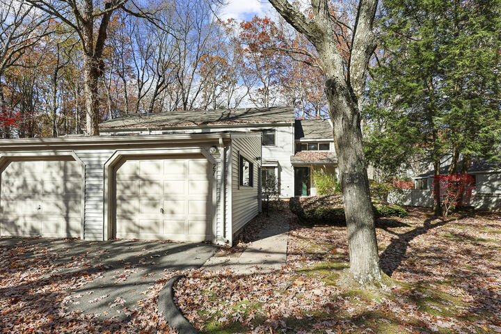 Property Photo: 27 Farmington Chase Crescent CT 06032