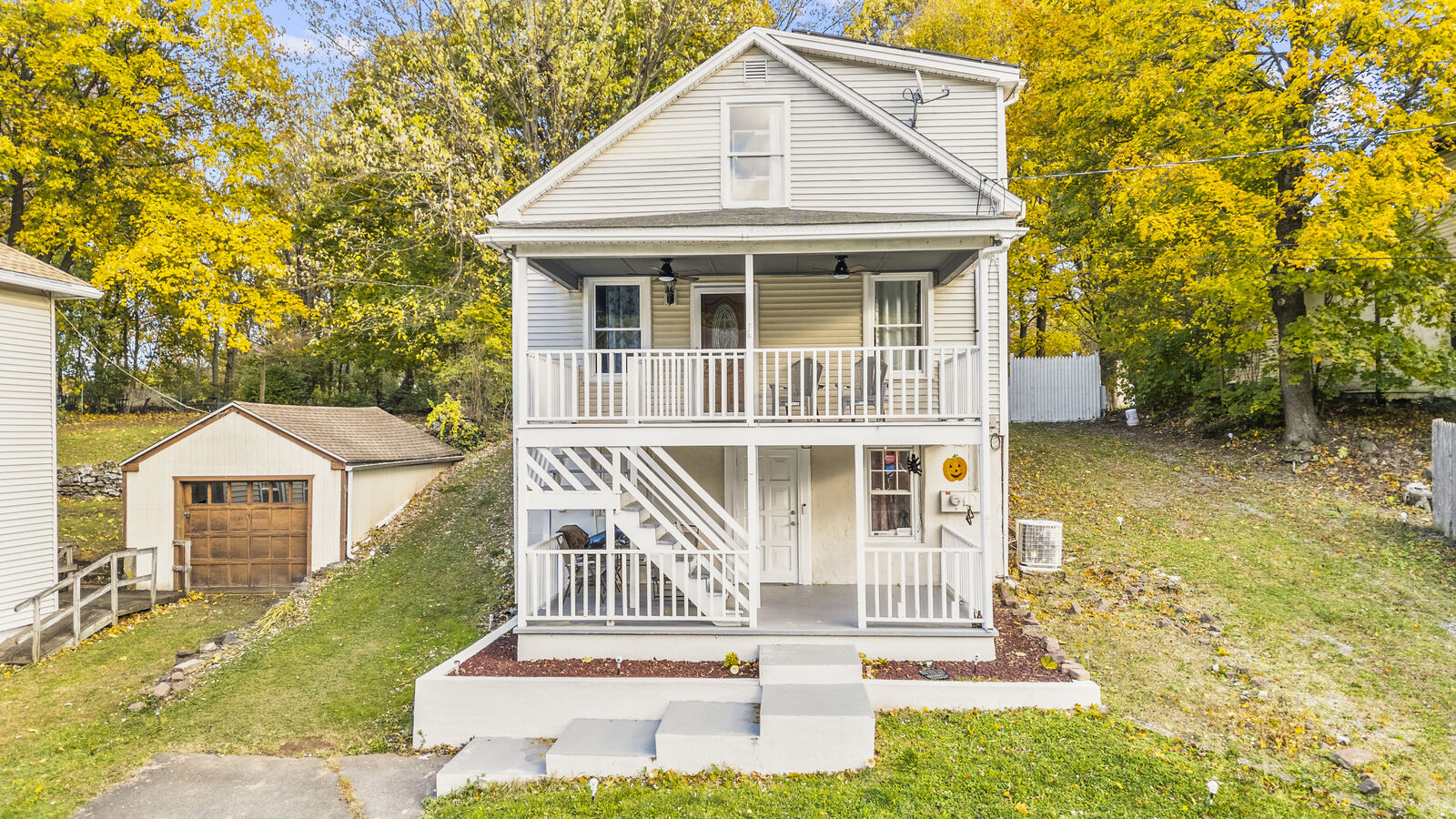 Property Photo:  149 Woodland Street  CT 06451 