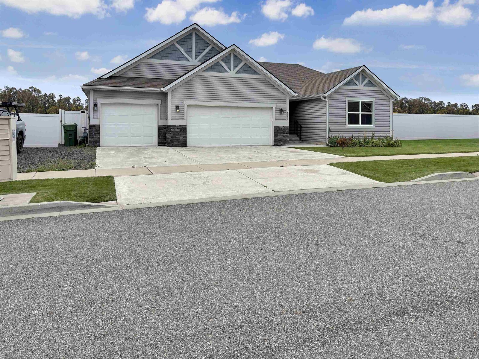 Property Photo: 2719 W Heath Ave WA 99208