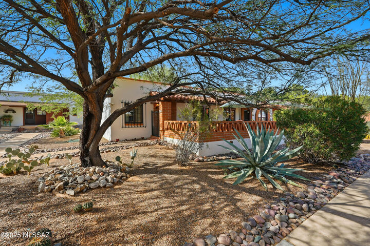 Property Photo:  246 S Paseo Pena  AZ 85614 