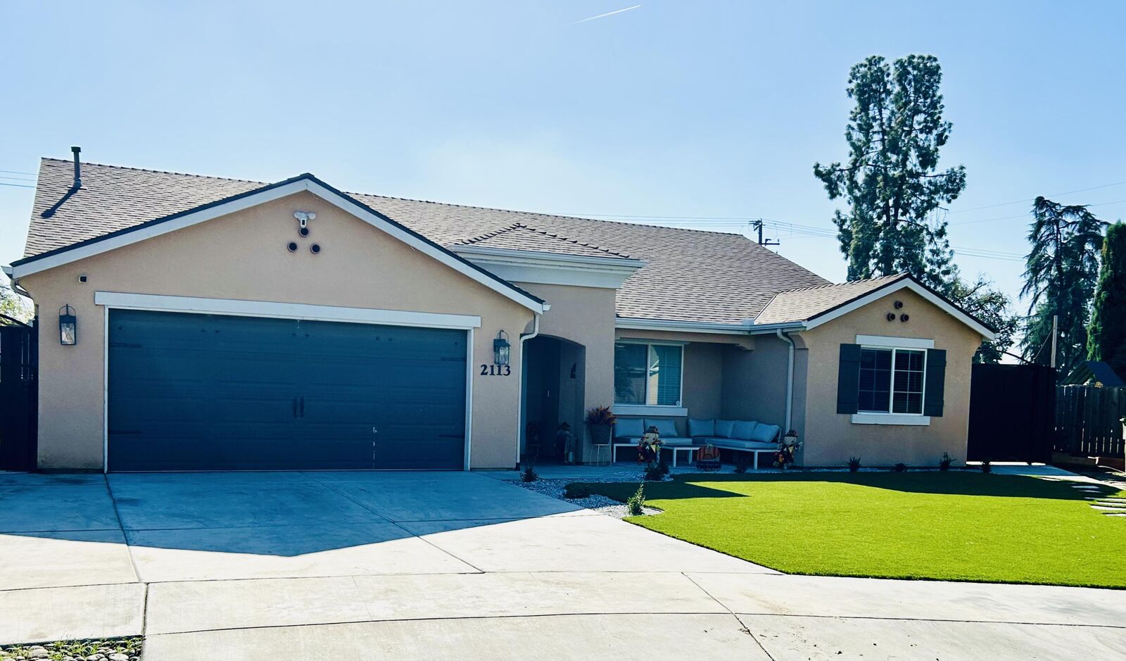 Property Photo: 2113 E Delta Court CA 93292