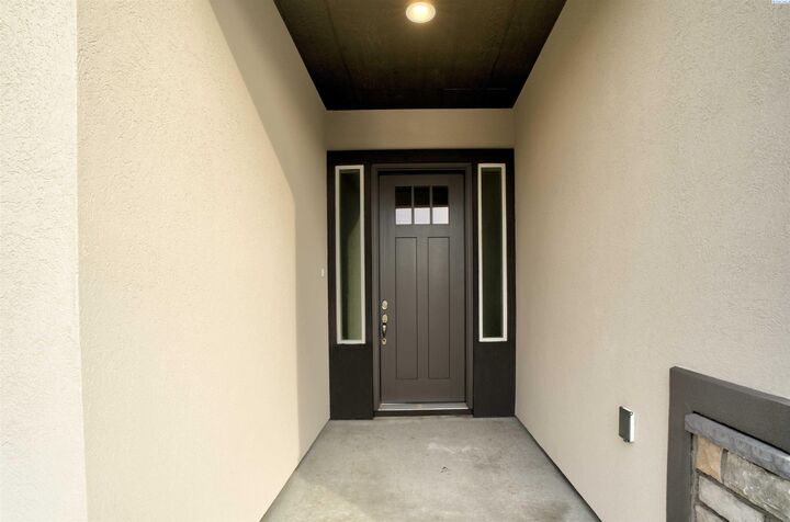 Property Photo:  1070 N Grant Place  WA 99336 