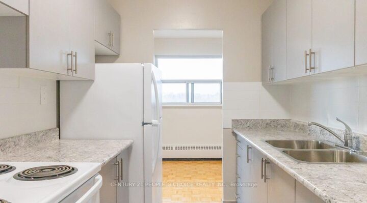 Property Photo:  1061 Seneca Avenue 205  ON L5G 3X7 