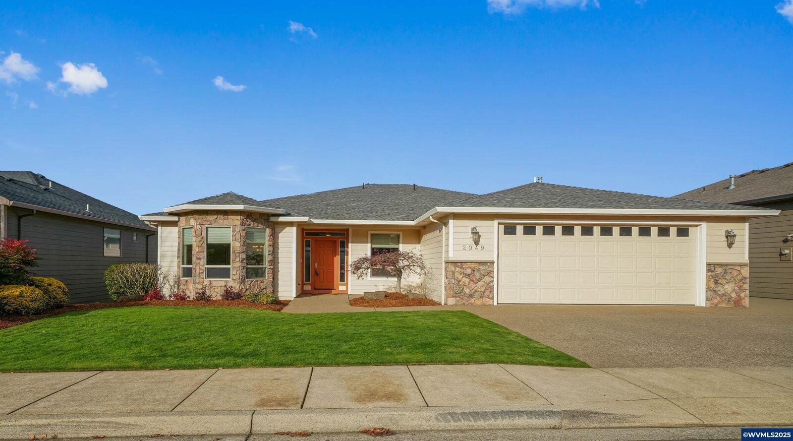 Property Photo:  2049 Limestone Av SE  OR 97306 