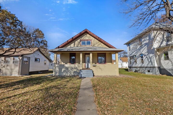 Property Photo:  310 SW 9th Ave  SD 57401 