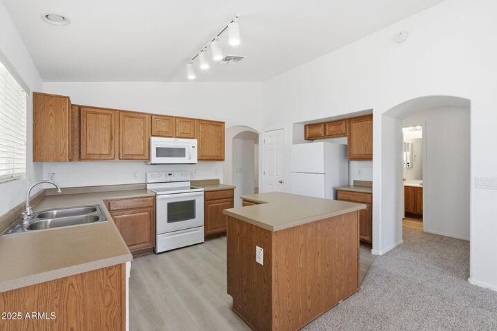 Property Photo:  31724 N Cheyenne Drive  AZ 85143 