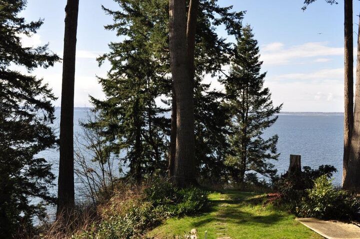 Property Photo: 1523 126A Street BC V4A 1K1