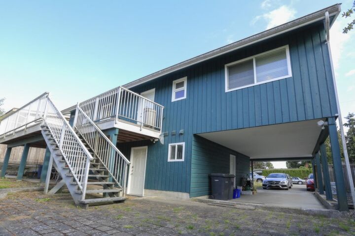 Photo de la propriété:  619 Adler Avenue  BC V3J 2T5 