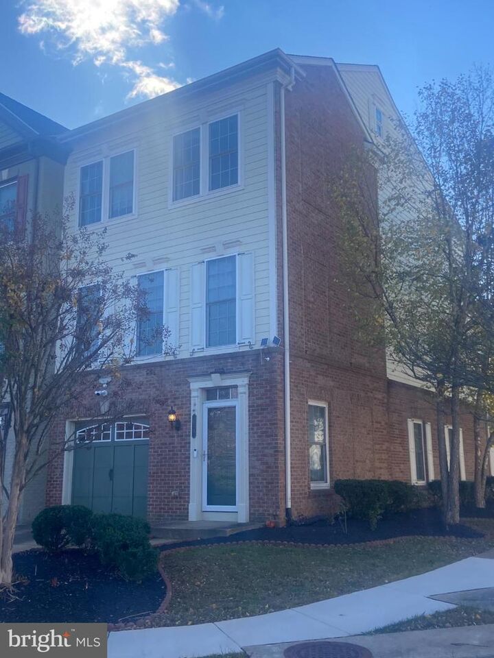 Property Photo: 573 Dandelion Terrace SE VA 20175