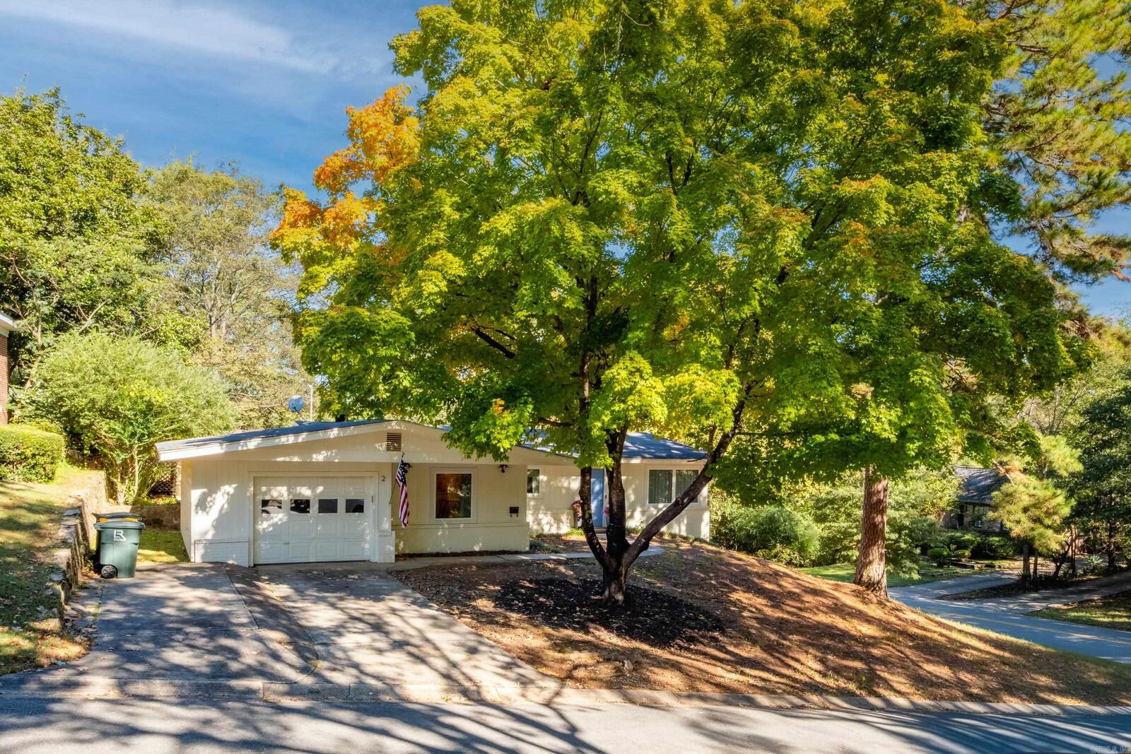 Property Photo:  2 White Oak Lane  AR 72207 