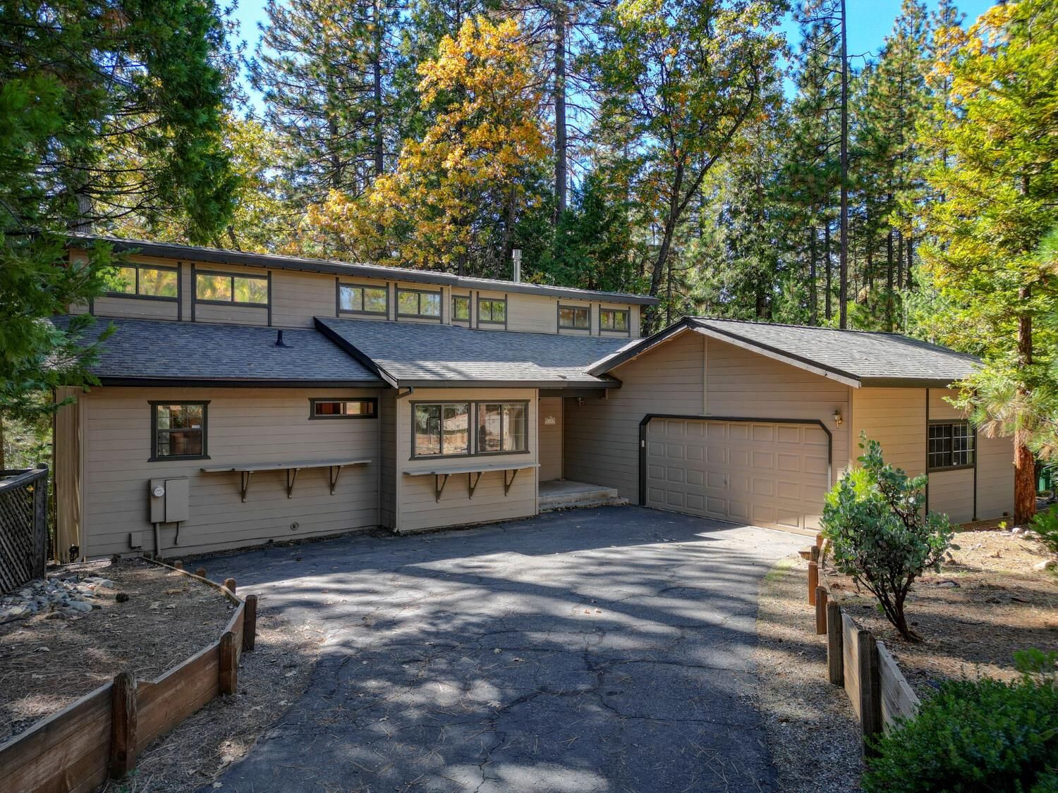 Property Photo:  2423 Grenoble Court  CA 95223 