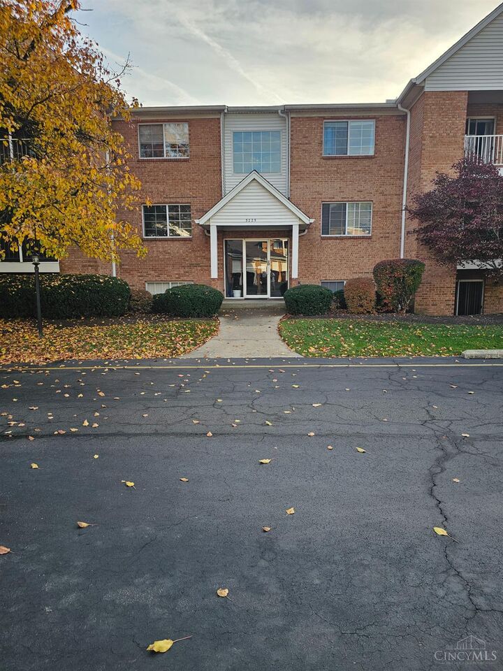 Property Photo: 3225 Heritage Square Drive OH 45251
