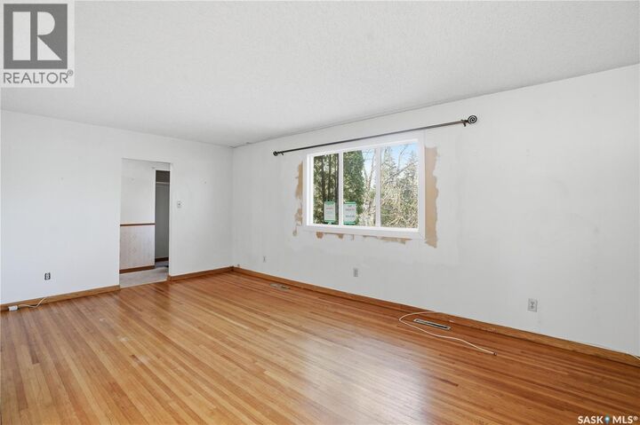 Property Photo:  2401 Royal Avenue  SK S7J 0X5 