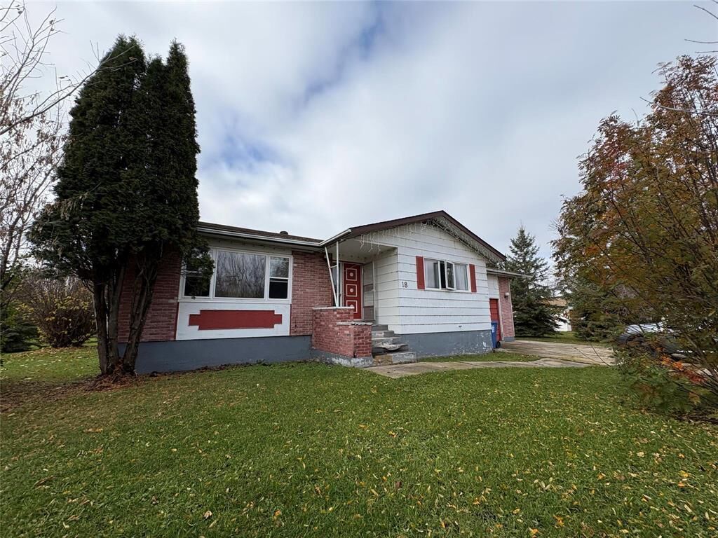 Property Photo:  18 Second Avenue South  MB R0L 0T0 