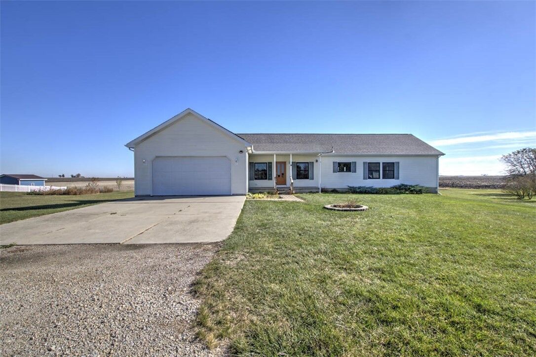 Property Photo: 424 E Kennedy Street IL 61756