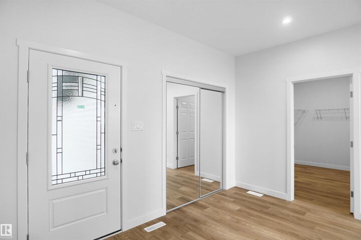 Property Photo:  114 Sunland Way  AB T8H 2X7 