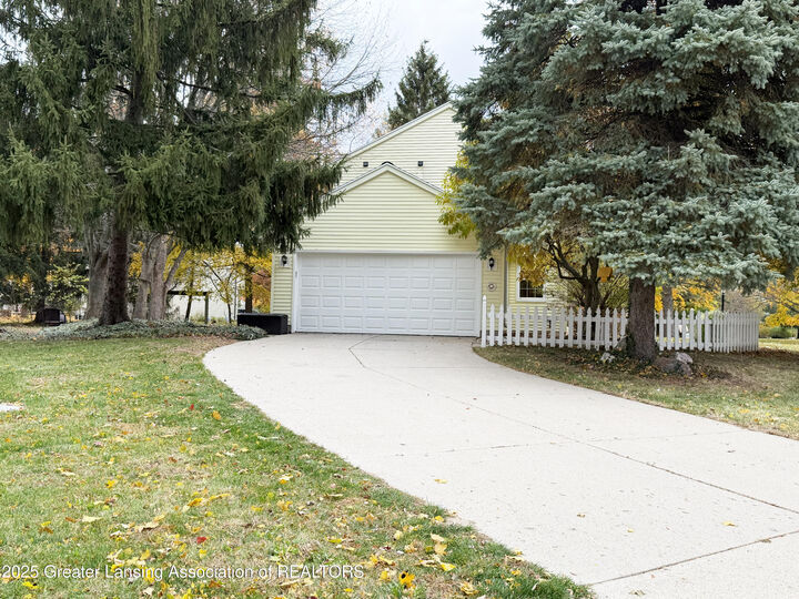 Property Photo:  1572 Wenonah Drive  MI 48864 