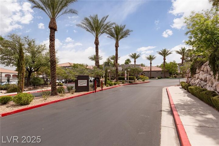 Property Photo: 950 Seven Hills Drive 123 NV 89052