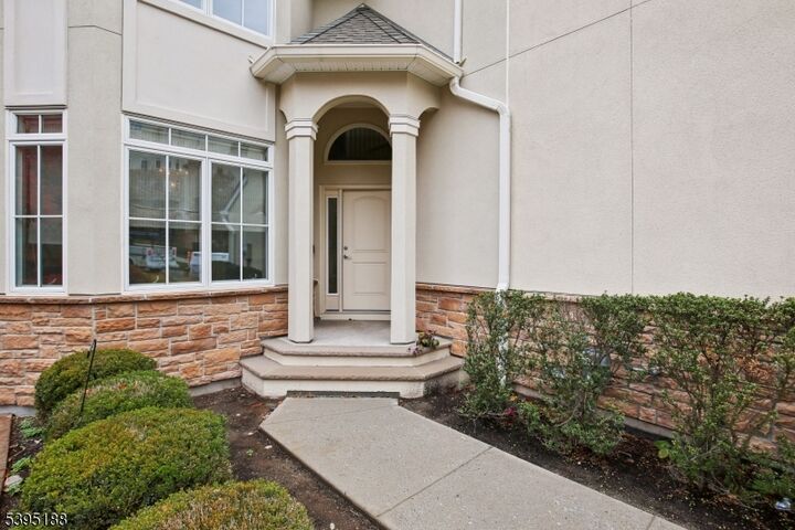 Property Photo:  28 Metzger Dr 28  NJ 07052 