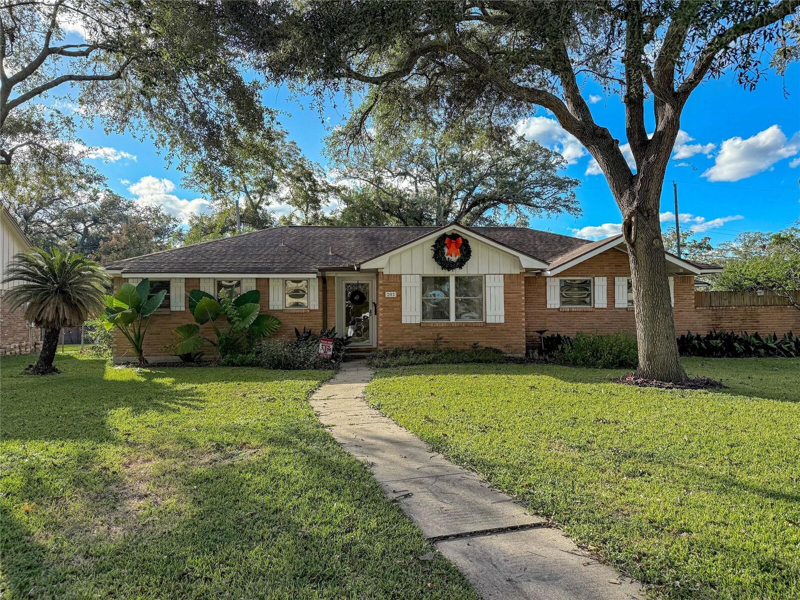 Property Photo: 202 Pine Street TX 77566