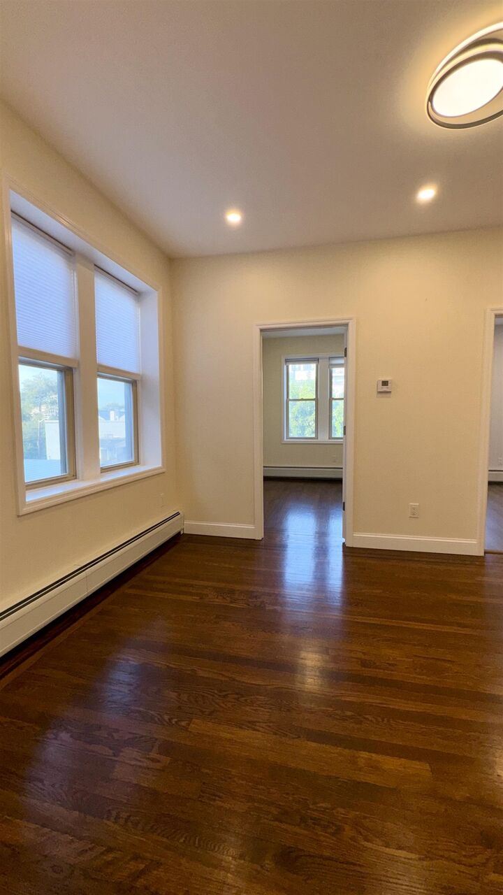 Property Photo:  76 Beacon Ave 3B  NJ 07306 