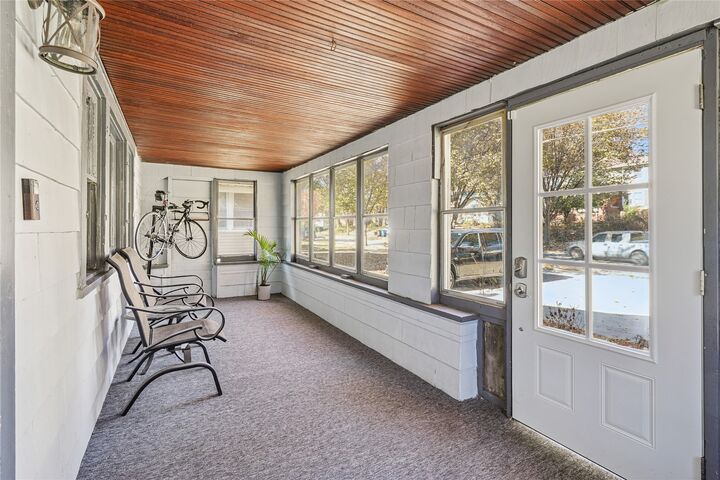 Property Photo: 2928 High Street IA 50312