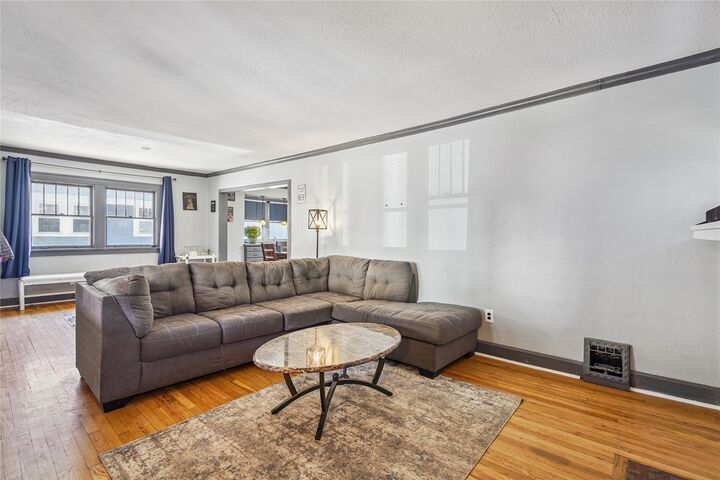 Property Photo:  2928 High Street  IA 50312 