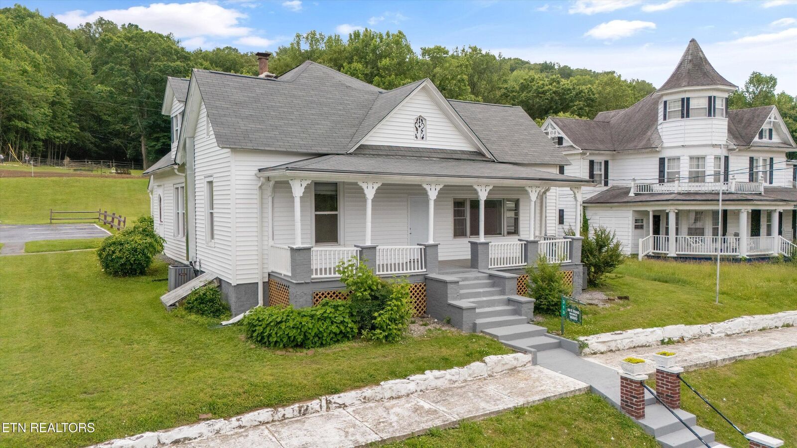 Property Photo: 313 W Spring St TN 37840