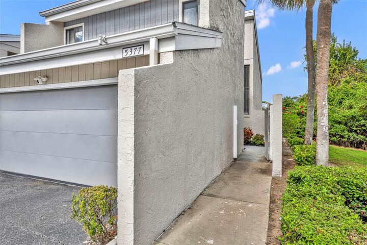 Property Photo:  5377 Vineland Road 1-D  FL 32811 