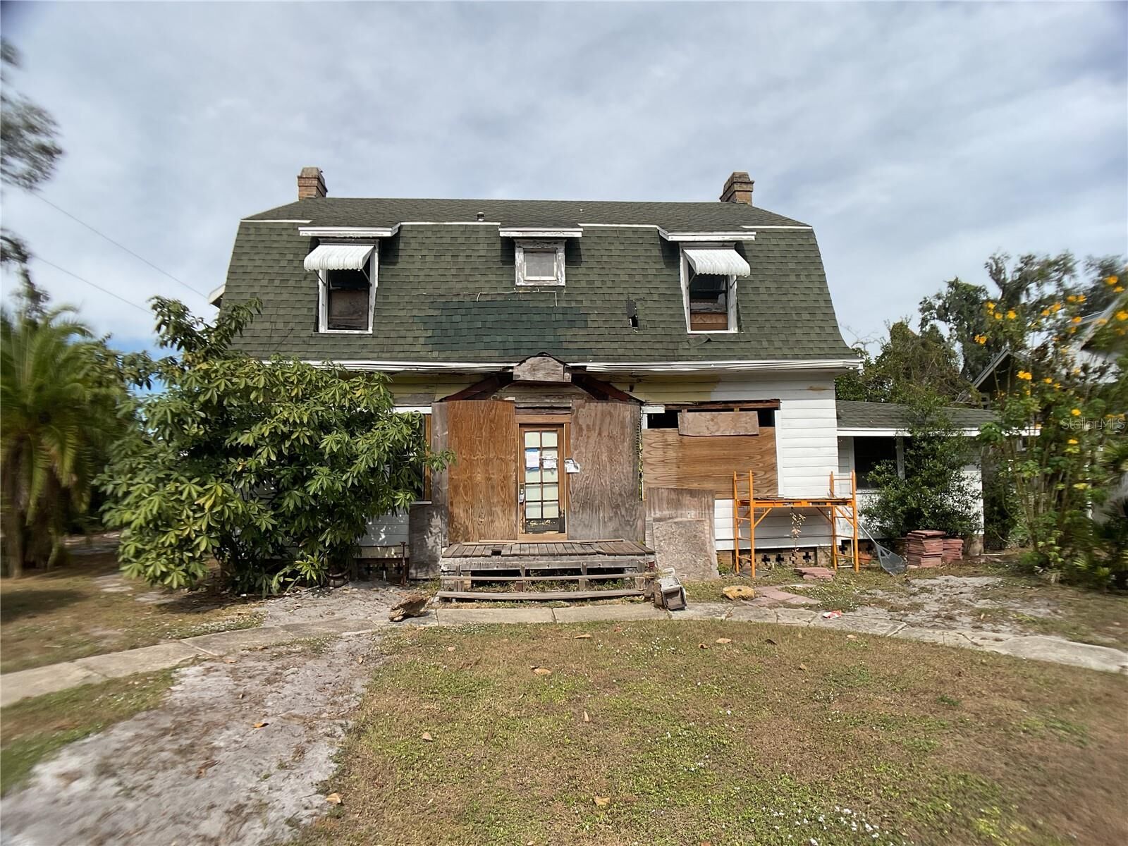 Property Photo:  505 E Oak Street  FL 34266 
