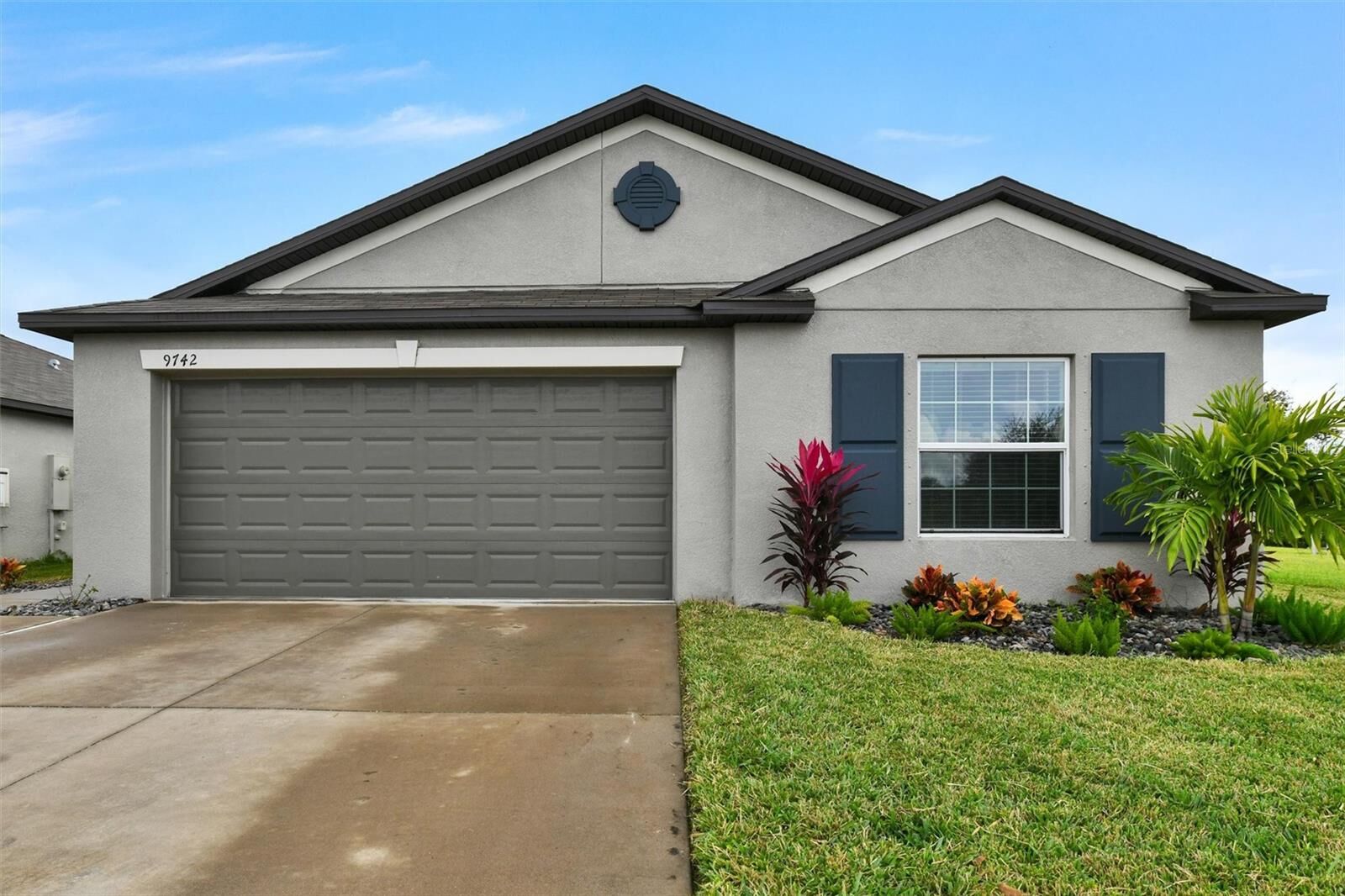 Property Photo:  9742 Lemon Drop Loop  FL 33573 