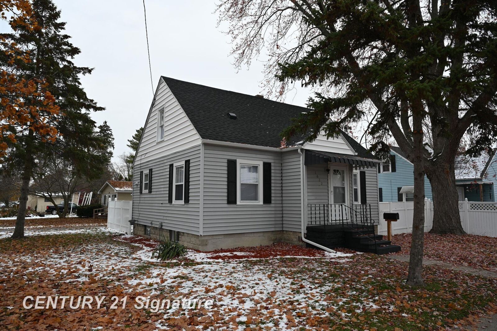 Property Photo:  1622 Maine Street  MI 48602 