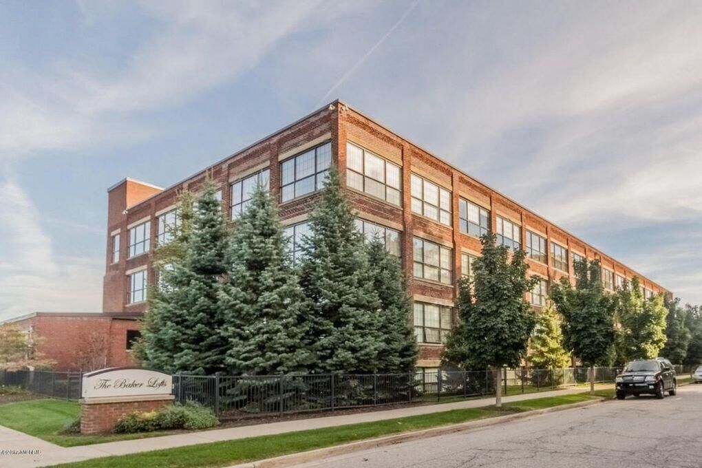 Property Photo:  533 Columbia Avenue  MI 49423 