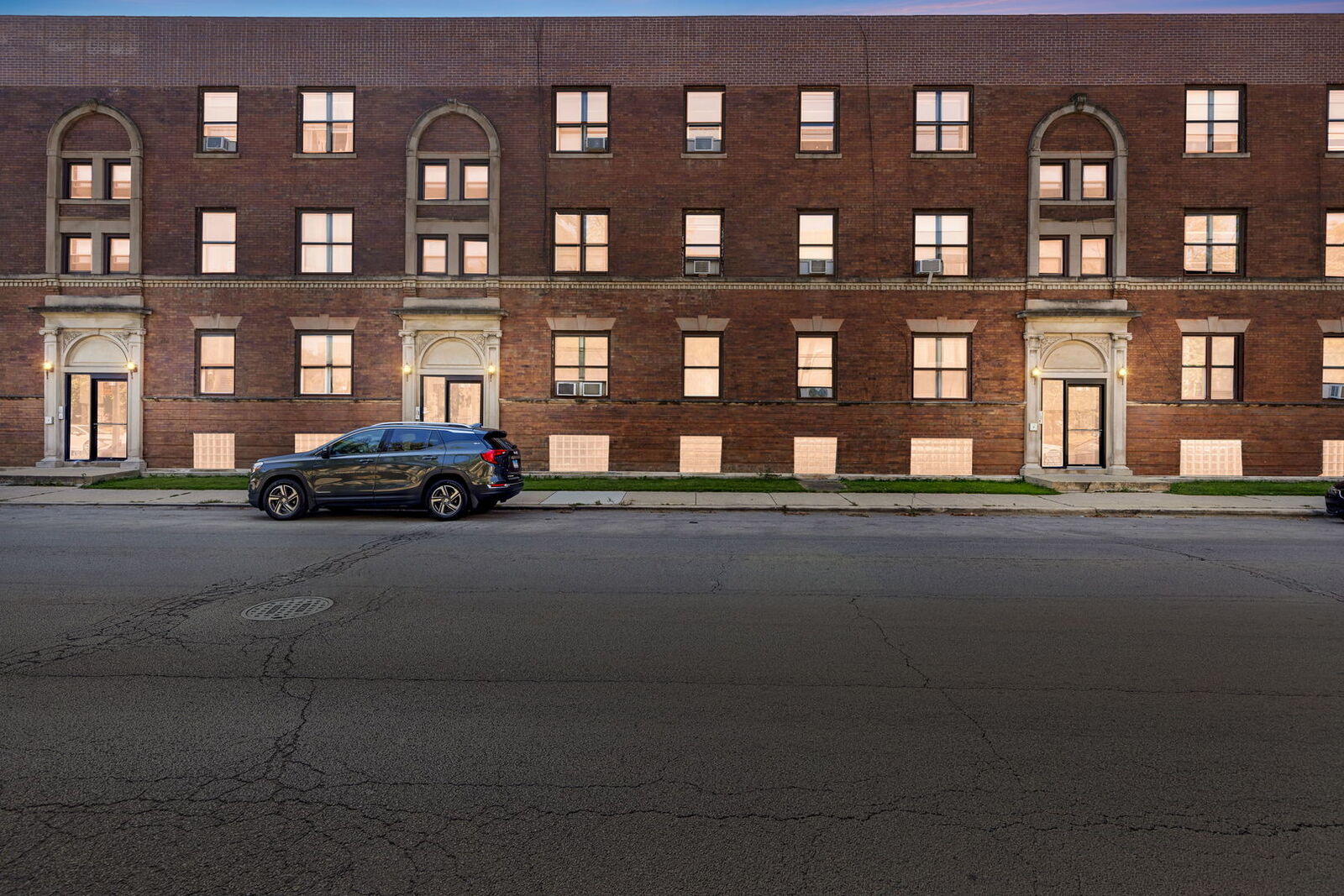 Property Photo:  953 E 61st Street 1E  IL 60637 