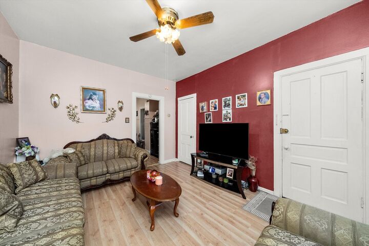 Property Photo:  2662 N Ashland Avenue  IL 60614 