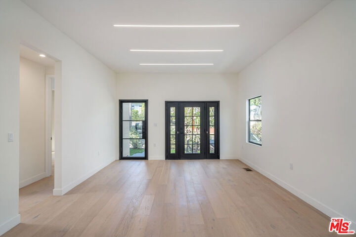 Property Photo:  8956 Dicks Street  CA 90069 