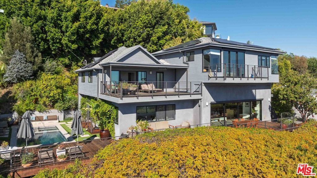 Property Photo:  8951 St Ives Drive  CA 90069 