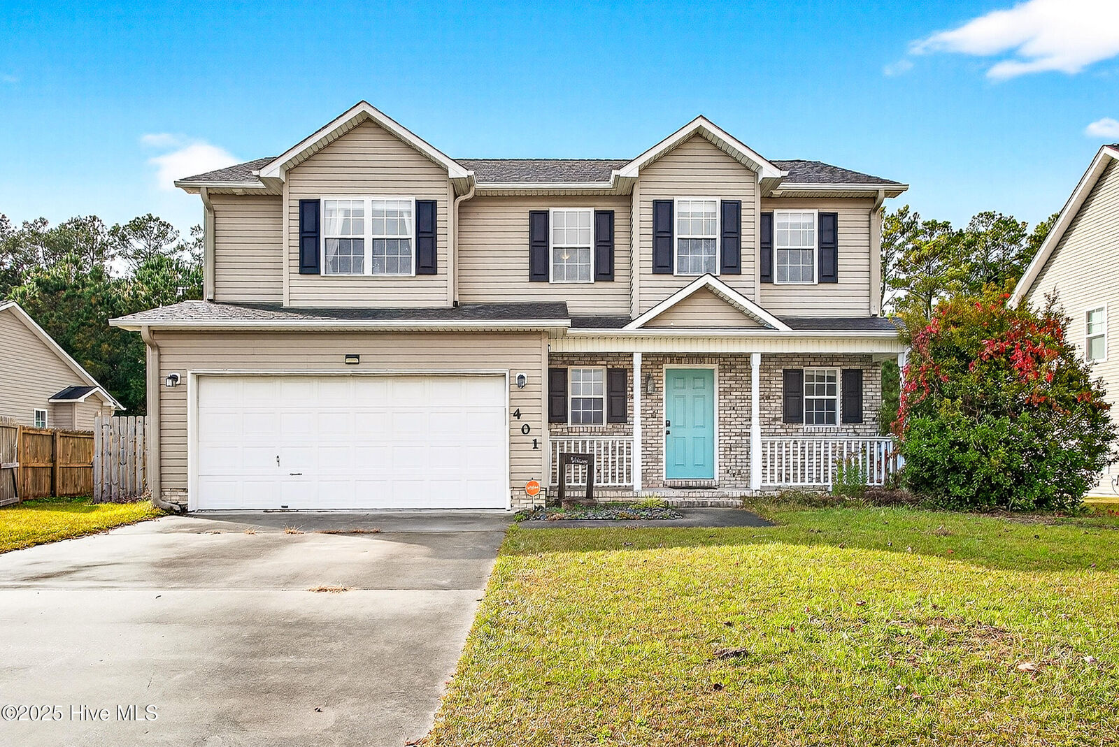 Property Photo:  401 Savannah Drive  NC 28546 